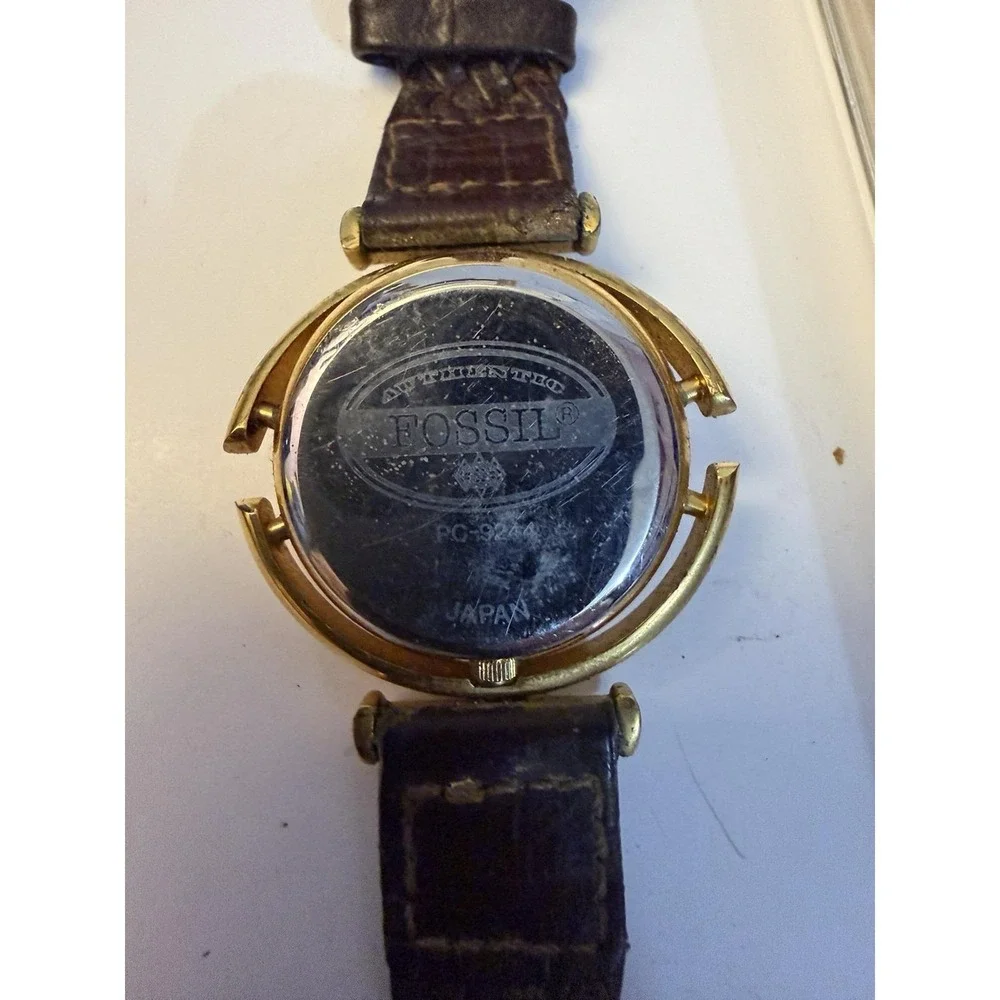 Vintage Fossil Woman's Watch 9244 Non Working Leather Band Metal Case Extra Band